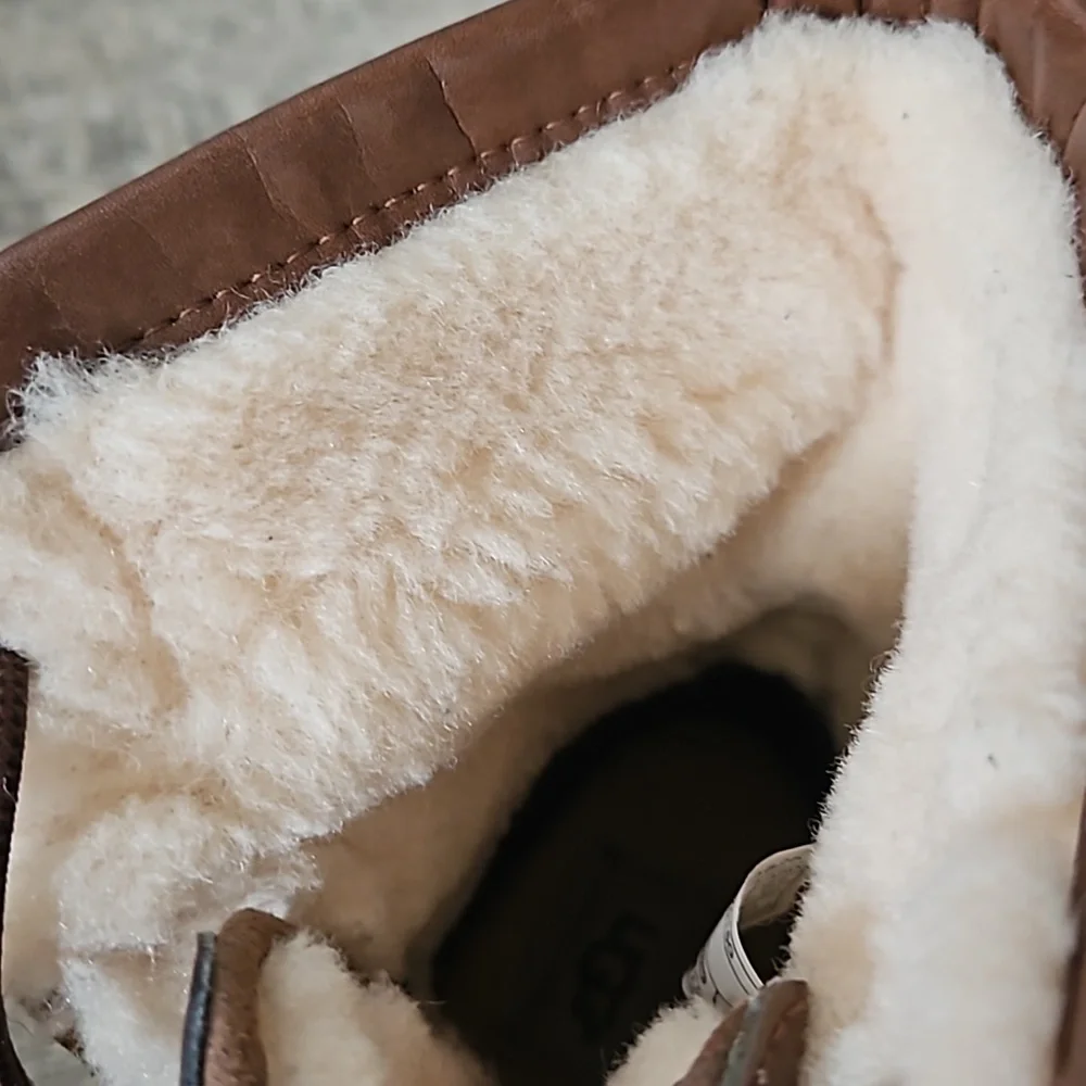 Ugg Butte boots kids size 3
